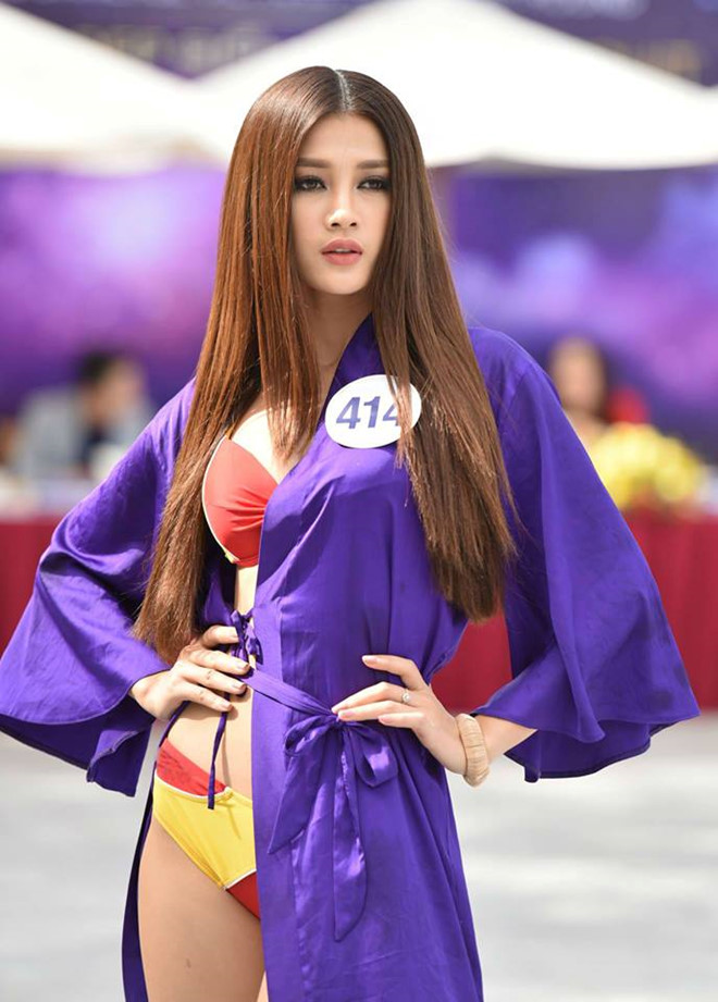 Thí sinh Hoa hậu Hoàn vũ Việt Nam lộ eo ngấn mỡ, đùi to khi thi áo tắm